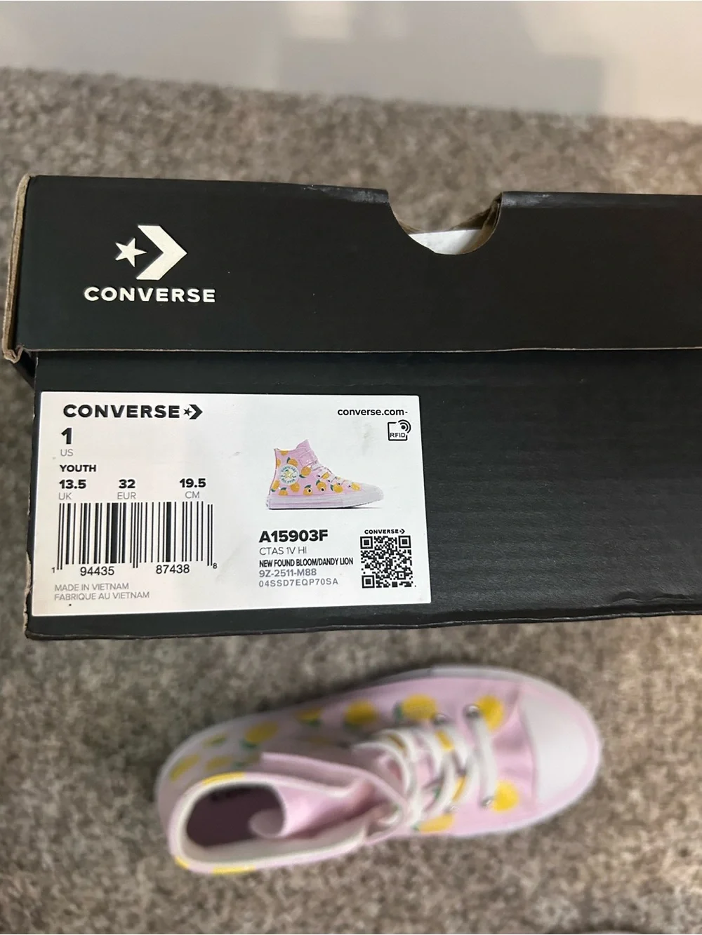 NIB Converse Kids' Chuck Taylor All Star Embroidered Citrus High Top Size 1